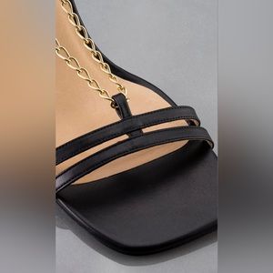 Frame!!! Brand New! Le Tati Chain Sandal in Noir. Size 38